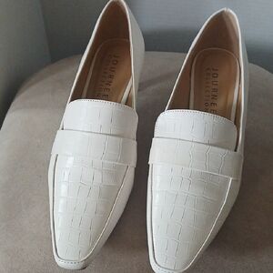 Journee Collection Cream Croc-Embossed Pointed Loafers